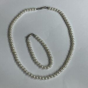 Cultured Fresh Water Pearl Necklace & Bracelet Set